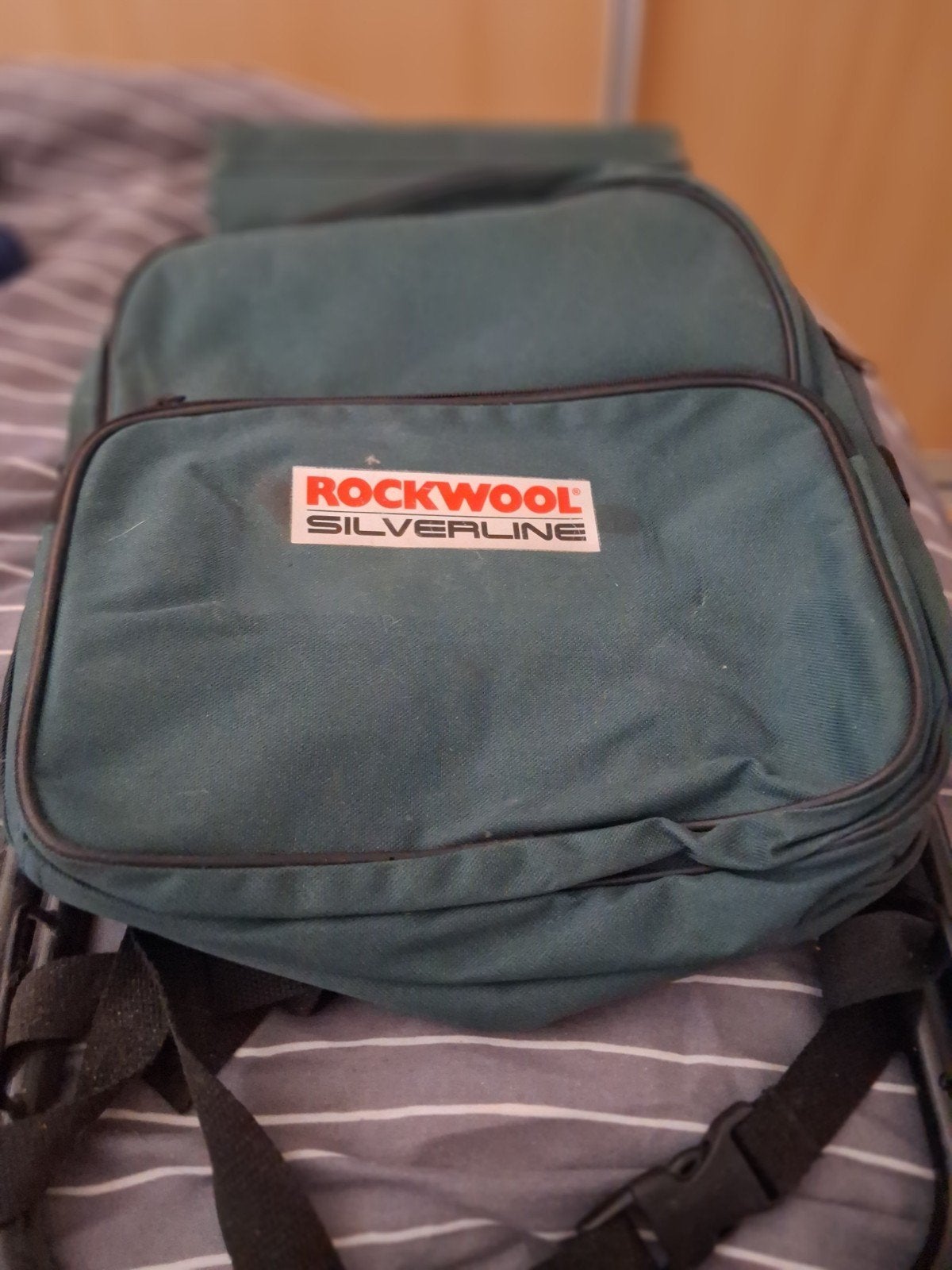 Rugzak met zitje - Ideaal voor vissen, wandelen, kamperen, Ophalen of Verzenden, Gebruikt