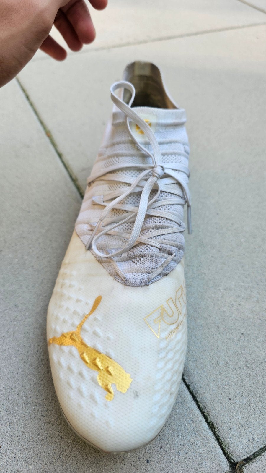 Puma Future voetbalschoenen wit/goud maat 43/44, Ophalen of Verzenden, Gebruikt, Schoenen
