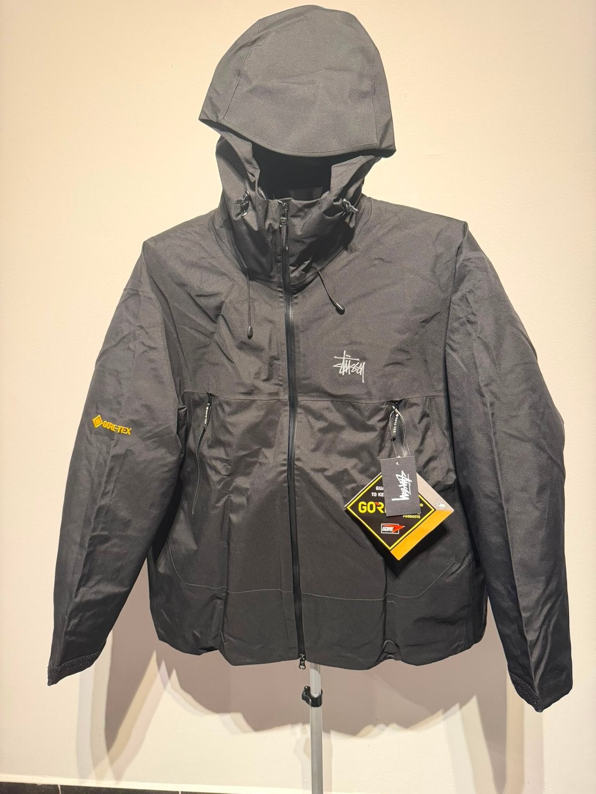 Stussy GORE-TEX jas en Stussy Puffer jas (2-in-1) XL, Kleding | Heren, Ophalen of Verzenden, Nieuw, Maat 56/58 (XL), Zwart