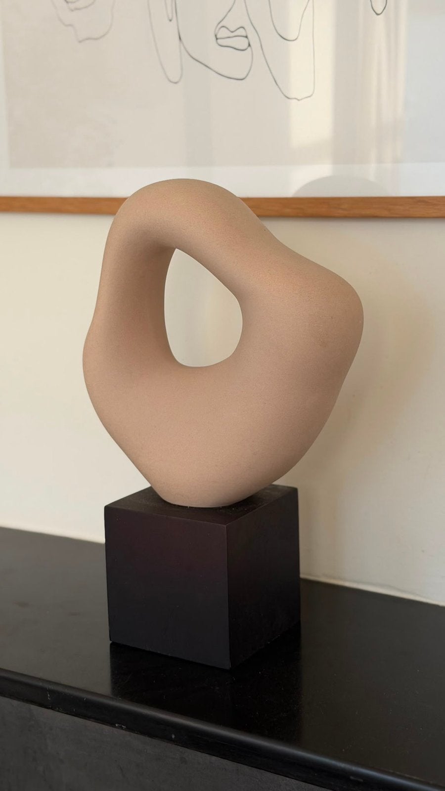 Beige Abstract Beeldje op Sokkel, Ophalen, 20 - 50 cm, Op sokkel, Overige materialen