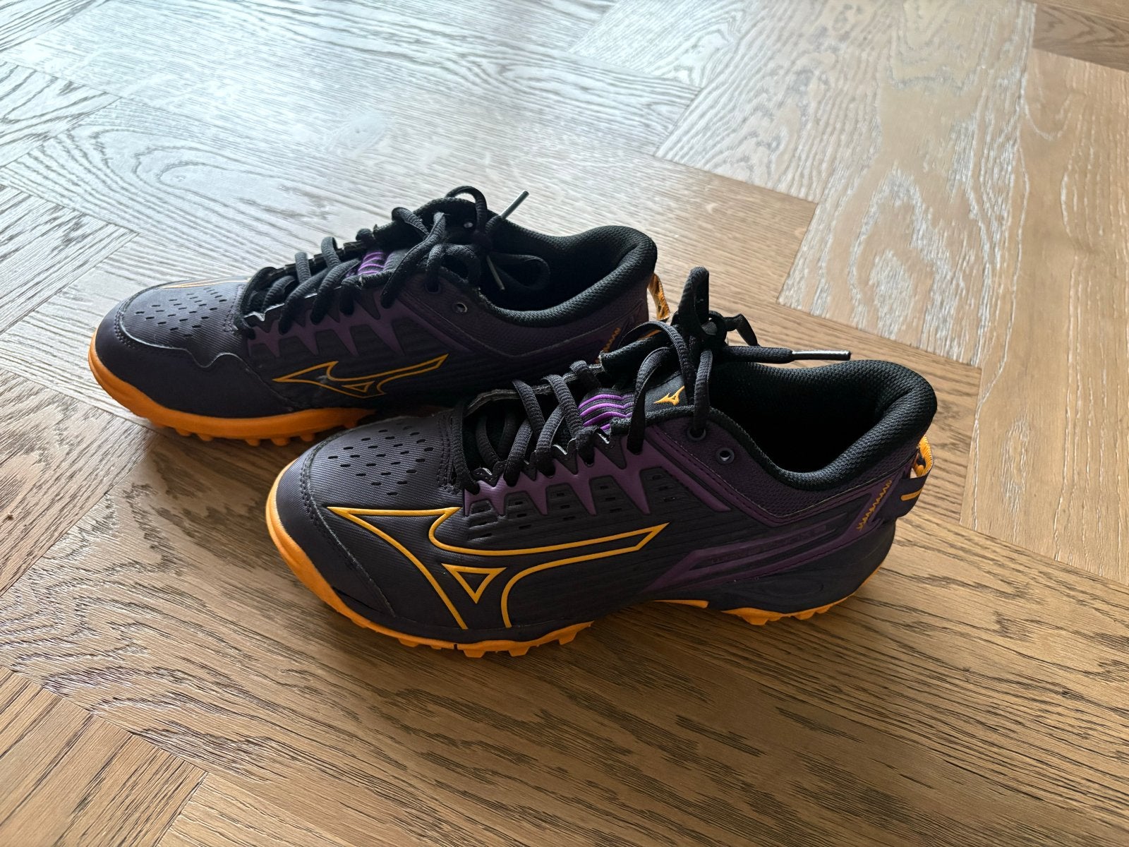 Mizuno Kunstgras Sportschoenen Maat 38, Sport en Fitness, Ophalen of Verzenden, Zo goed als nieuw, Schoenen