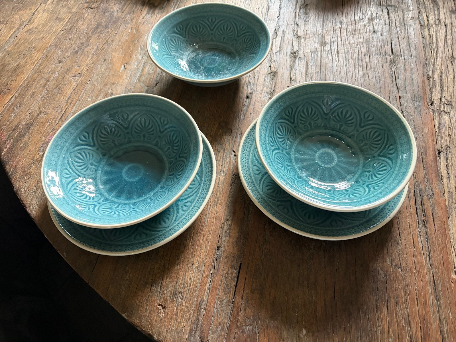 Prachtig servies: 3 kommen en 2 borden in turquoise, Keramiek, Ophalen of Verzenden, Zo goed als nieuw, Overige stijlen