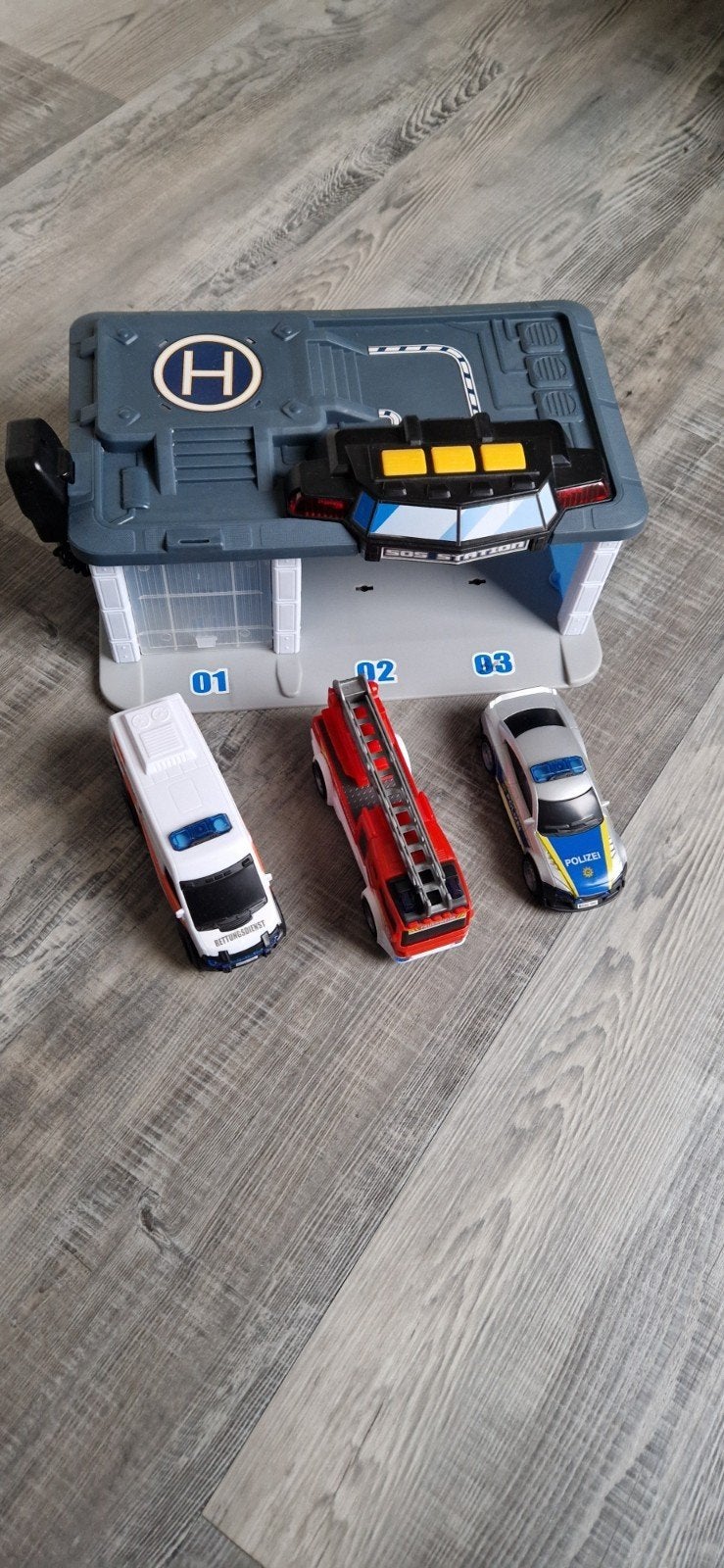 Autogarage met licht, geluid en 3 hulpdienstvoertuigen, Ophalen of Verzenden, Zo goed als nieuw, Jongen of Meisje