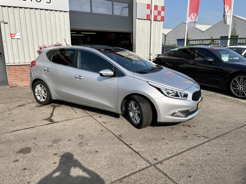 Kia cee'd 1.4 CVVT X-ecutive, Auto's, Kia, Voorwielaandrijving, Euro 5, Stof, Gebruikt