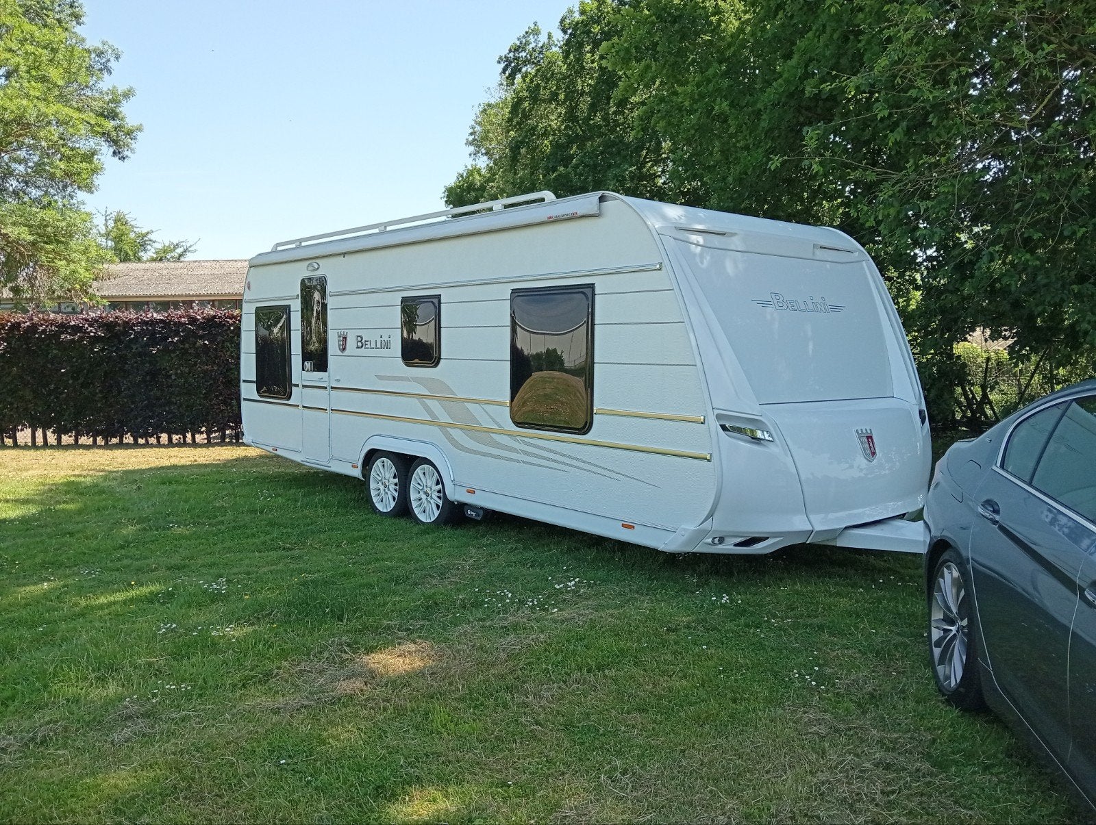 Tabbert Bellini 620 uit 2021 in nieuwstaat met vele extra's, Caravans en Kamperen, Rondzit, Tabbert, Particulier, Lengtebed