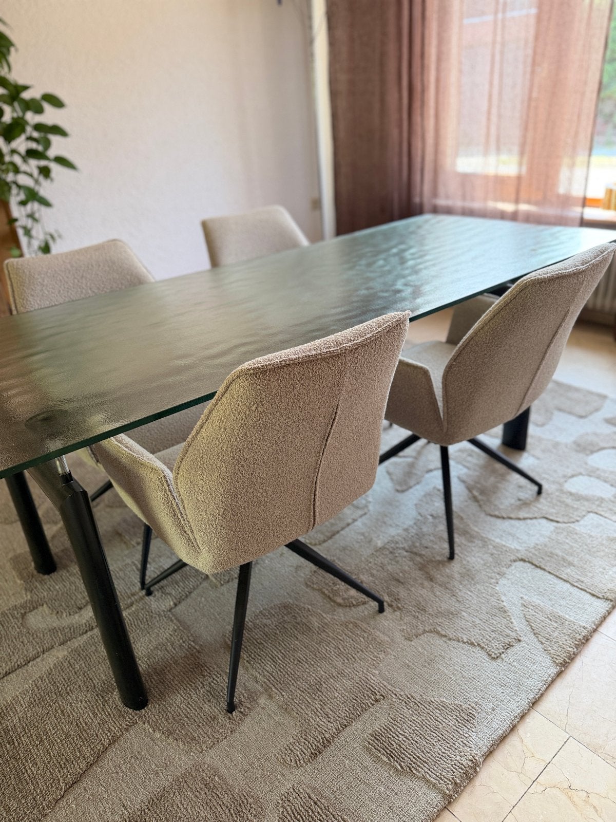 Le Corbusier C6 tafel en 4 boucle eetkamerstoelen, 100 tot 150 cm, Ophalen of Verzenden, 150 tot 200 cm, Vier personen