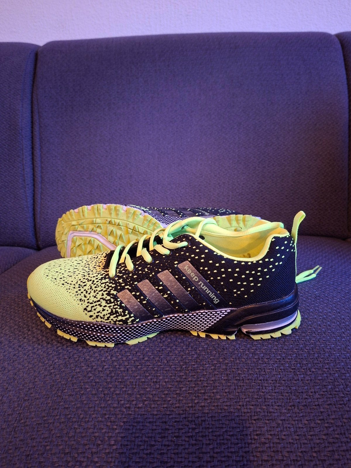 Hardloopschoenen Zwart/Neon Geel - Maat 42, Sport en Fitness, Loopsport en Atletiek, Nieuw, Hardloopschoenen, Hardlopen, Overige merken