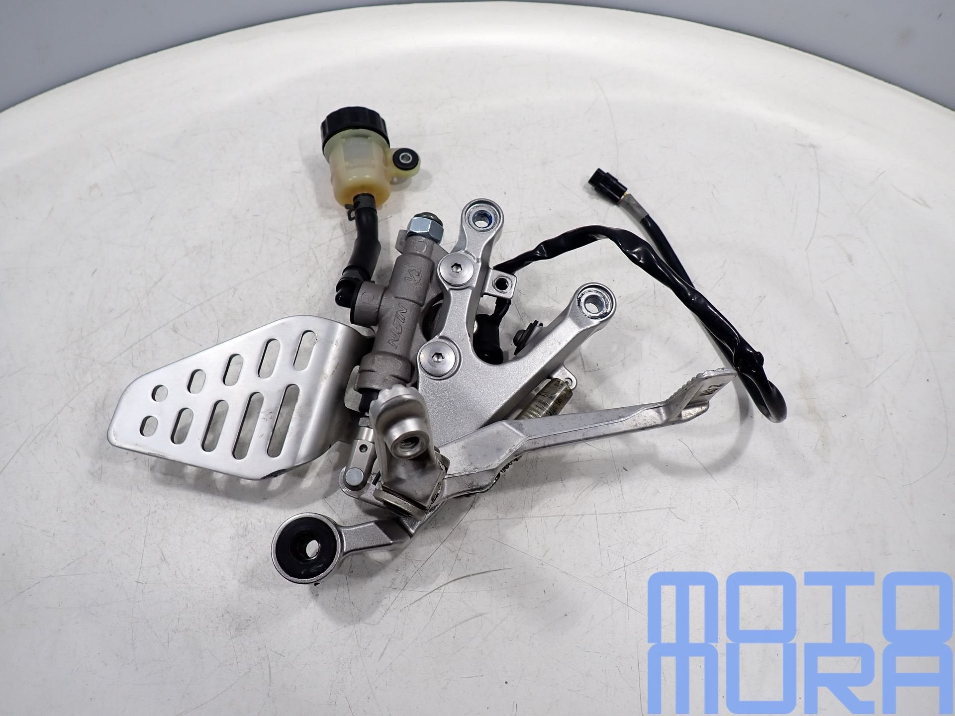 Yamaha YZF-R6 2006 - 2017 voetsteun rechts RJ11 RJ15 YZF R6, Motoren, Gebruikt, -, -, Ophalen of Verzenden