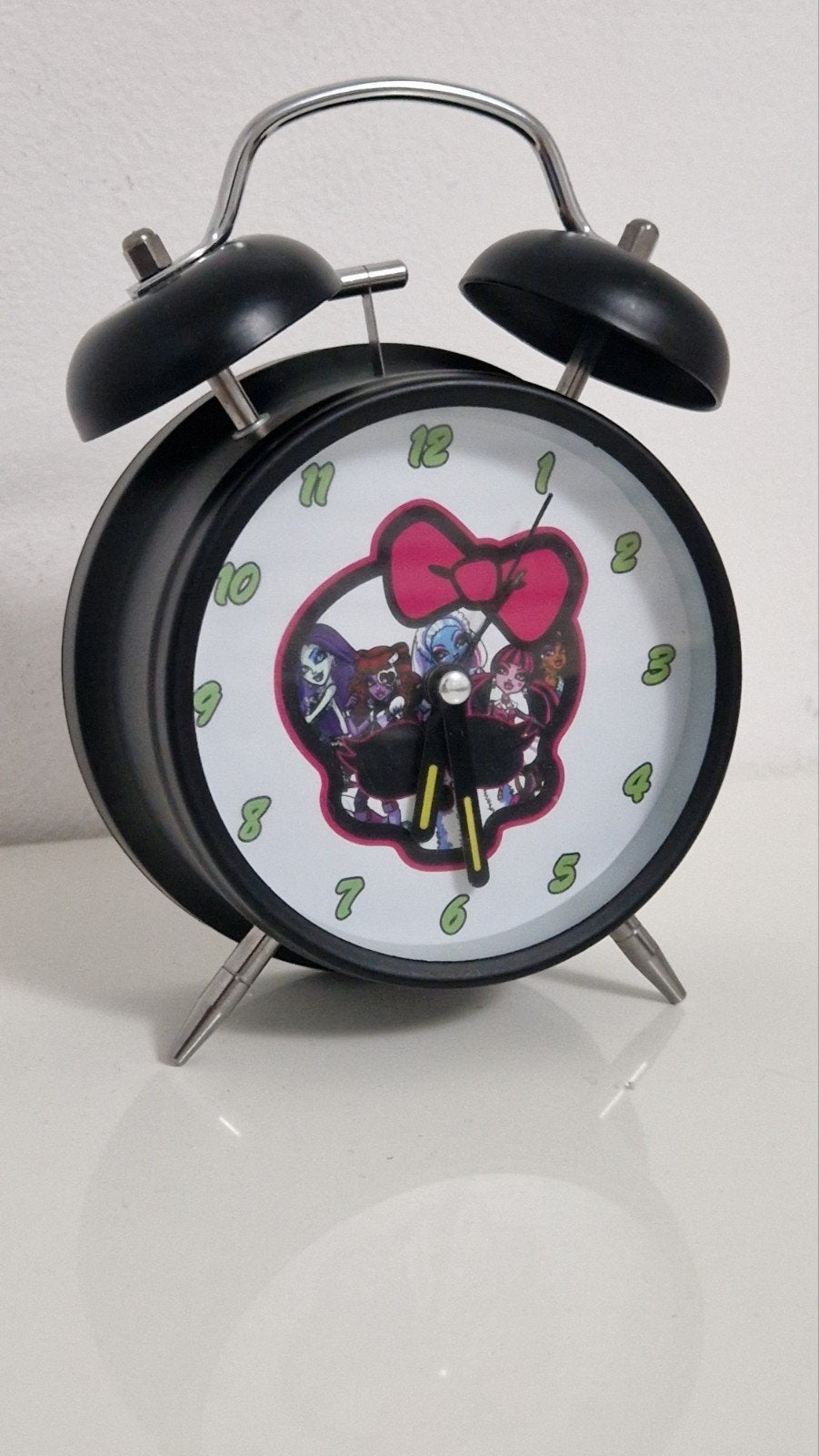 Leuke Wekker met Hello Kitty en Monster High Design, Analoog, Werkt op batterijen, Ophalen of Verzenden, Zo goed als nieuw