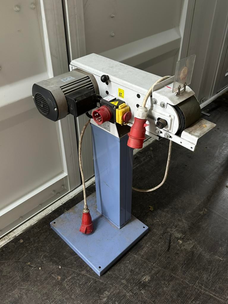 HBM Professionele Bandschuurmachine 400V op Voet, Ophalen, Zo goed als nieuw, 1200 watt of meer, Bandschuurmachine