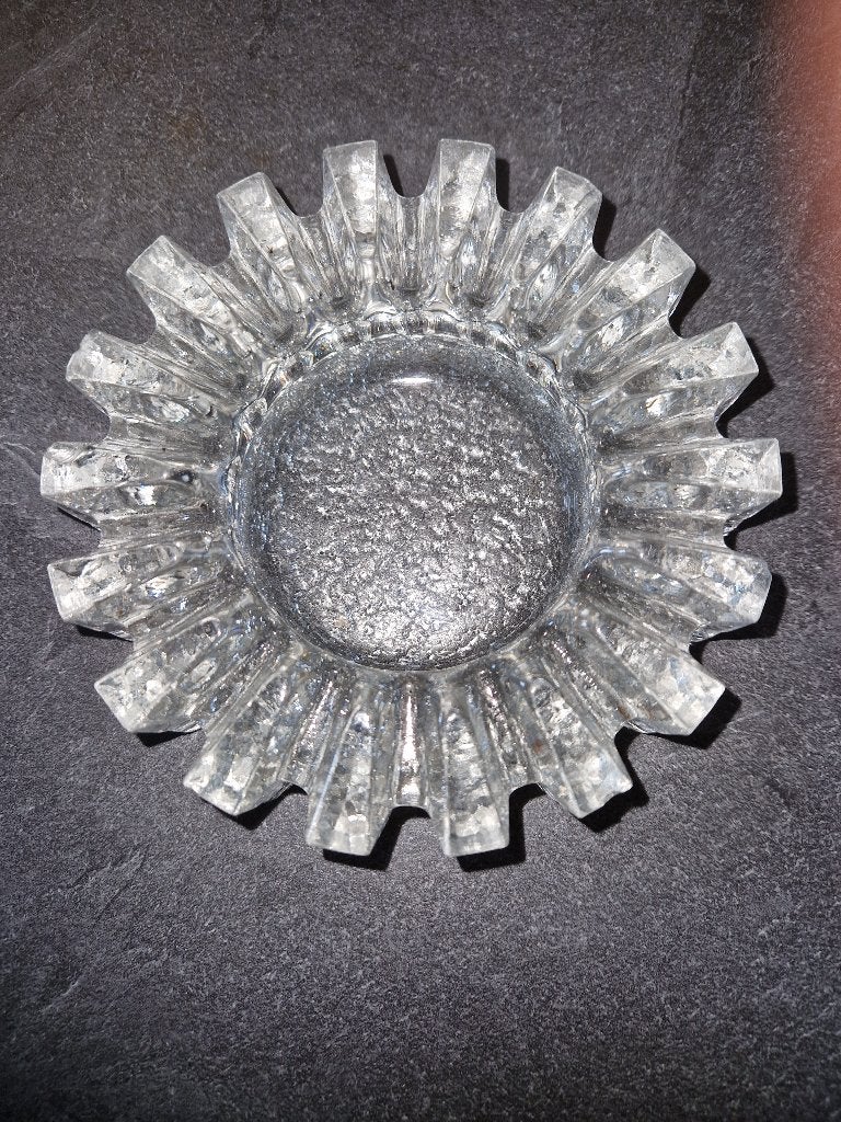 Mooie grote ronde zware asbak van dik glas mooi bewerkt, Ophalen of Verzenden, Zo goed als nieuw, Asbak