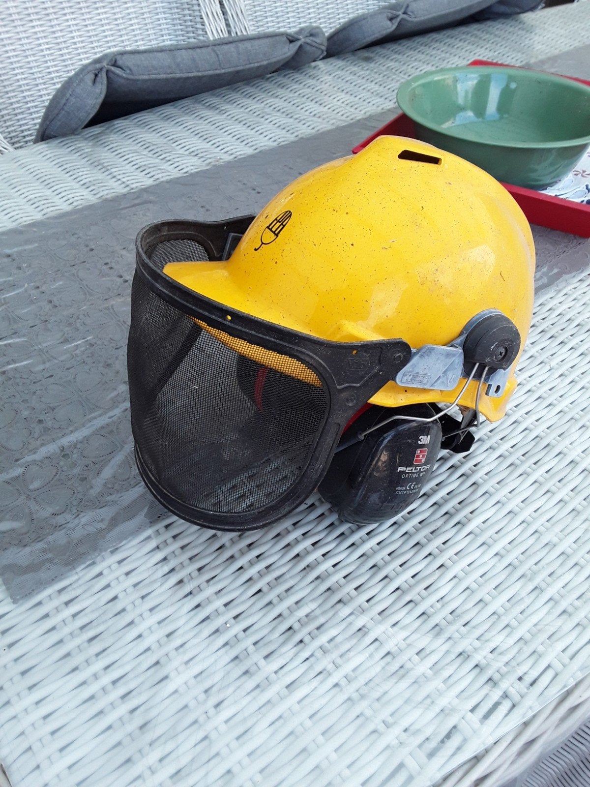 Helm voor bosmaaier compleet. Zie foto, Tuin en Terras, Bosmaaiers, Ophalen of Verzenden, Gebruikt