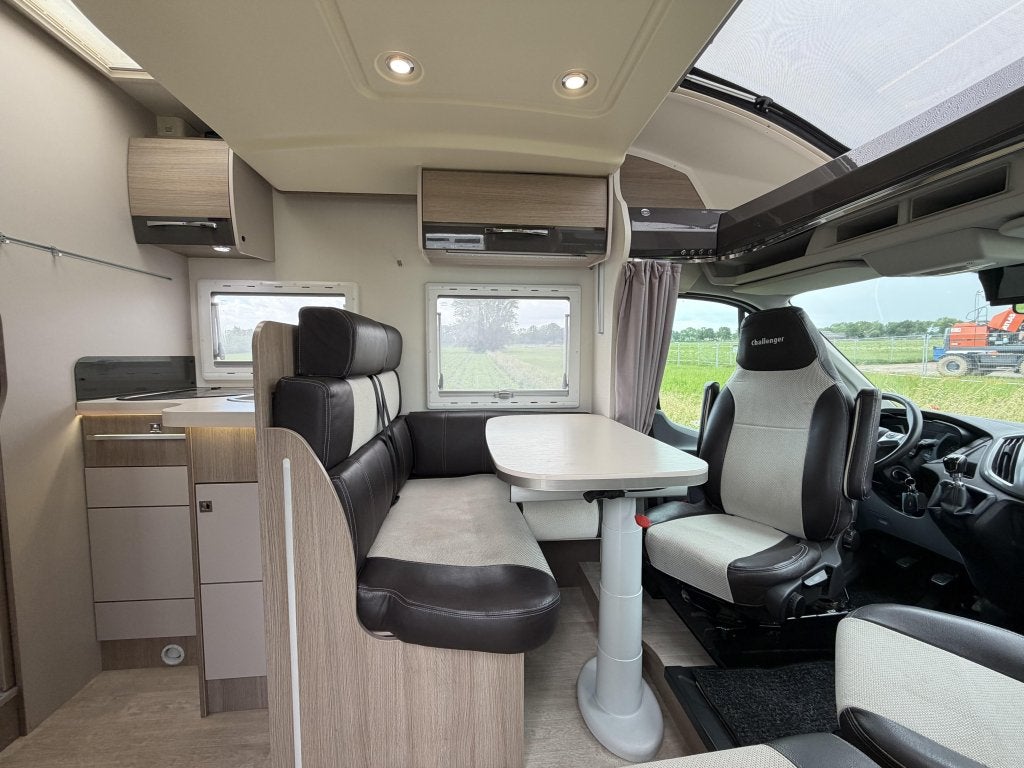 Challenger 288 EB, Euro 6, 2x Airco, Diesel Verwarming,, Ringverwarming, Luifel, Ford, Bedrijf