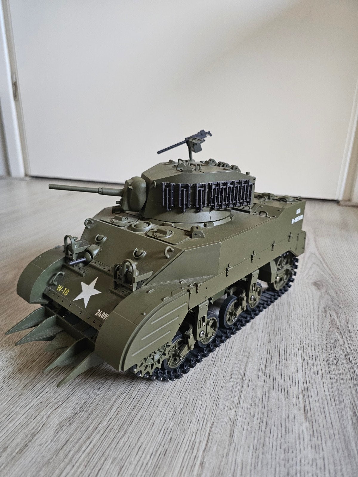 RC 1/16 Amerikaanse WW2 M5 Stuart Tank, Elektro, Ophalen of Verzenden, Zo goed als nieuw, Schaal 1:16