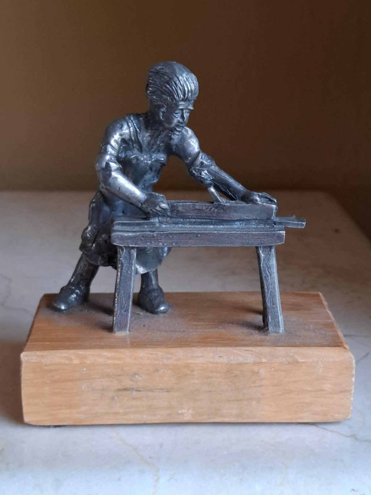 Vintage tinnen beeldje van een ambachtsman, Ophalen of Verzenden, Zo goed als nieuw, Mens