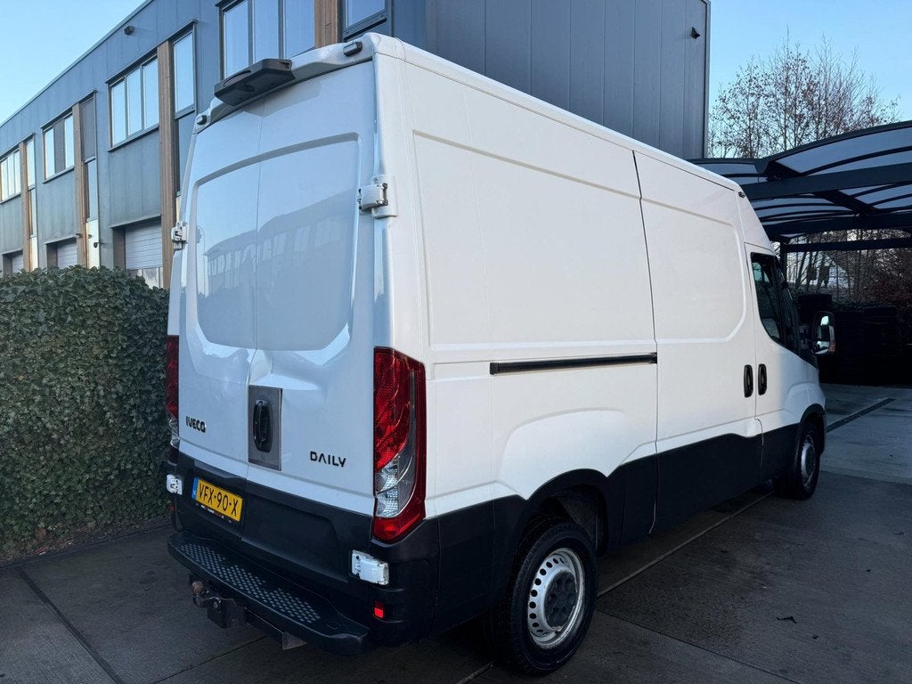 Iveco Daily 35S14V 2.3 352! 3-Persoons! Clima! Cruise!, Auto's, Bestelauto's, Iveco, Wit, 14 km/l, Bedrijf