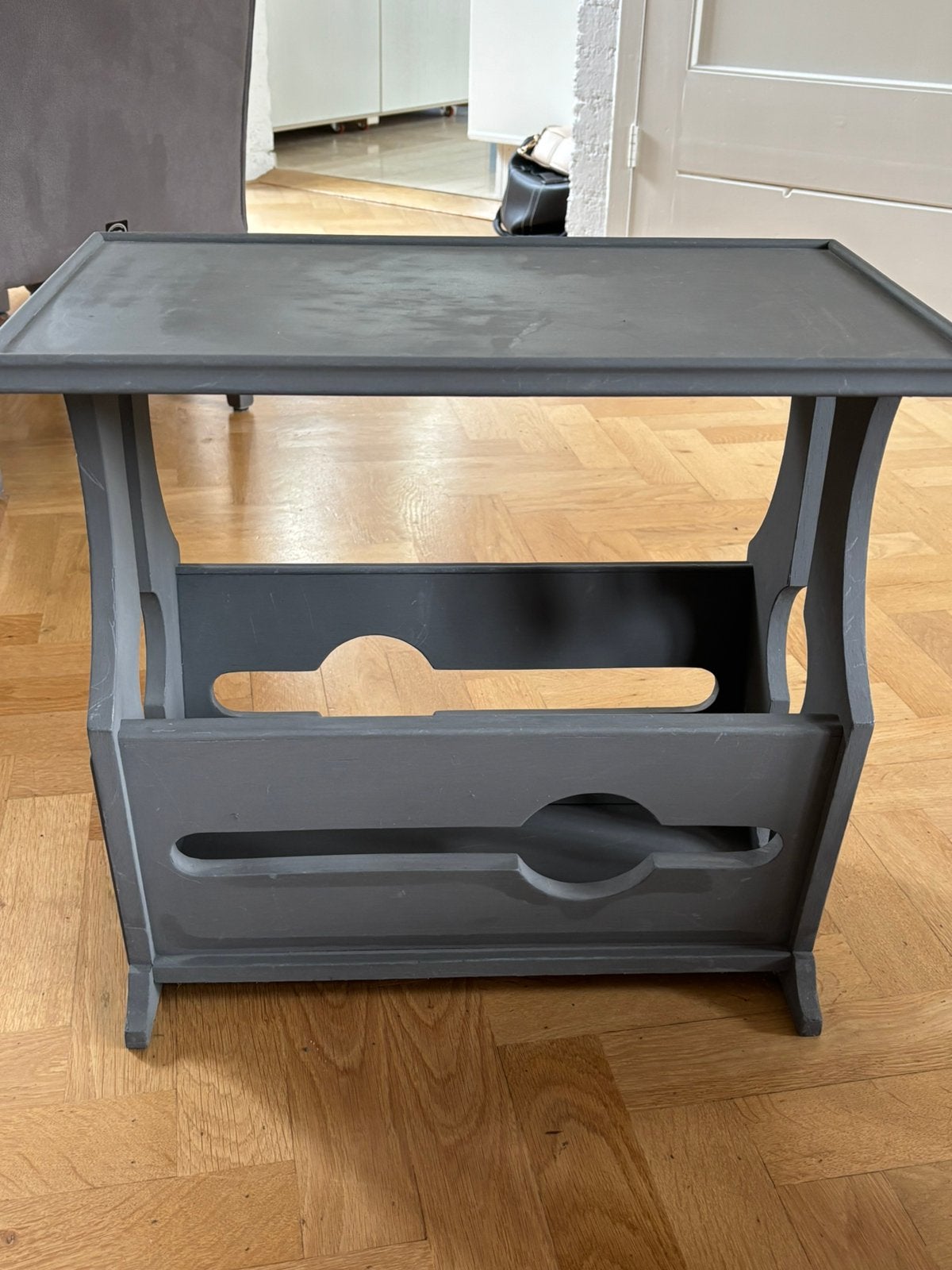 Krantenbak brocante jaren 50, grijze kalkverf, Huis en Inrichting, Woonaccessoires | Krantenbakken en Lectuurbakken, Ophalen, Gebruikt