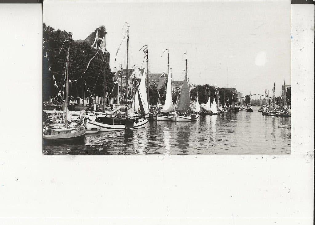 Dordrecht  Wolweverskade met zeilschepen Foto 1976, Ophalen of Verzenden, 1960 tot 1980, Ongelopen, Zuid-Holland