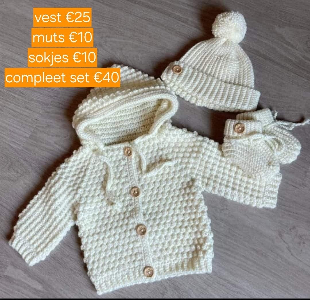 Handgehaakte  babykleding  - Boxpakje, vest, muts, slofje, Ophalen of Verzenden, Nieuw, Handgemaakt, Jongetje of Meisje
