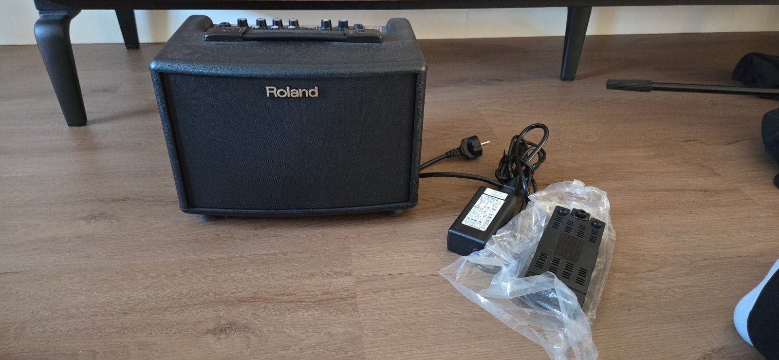 Roland AC-33 Akoestische Gitaarversterker met 2 accu's, Muziek en Instrumenten, Versterkers | Bas en Gitaar, Ophalen of Verzenden