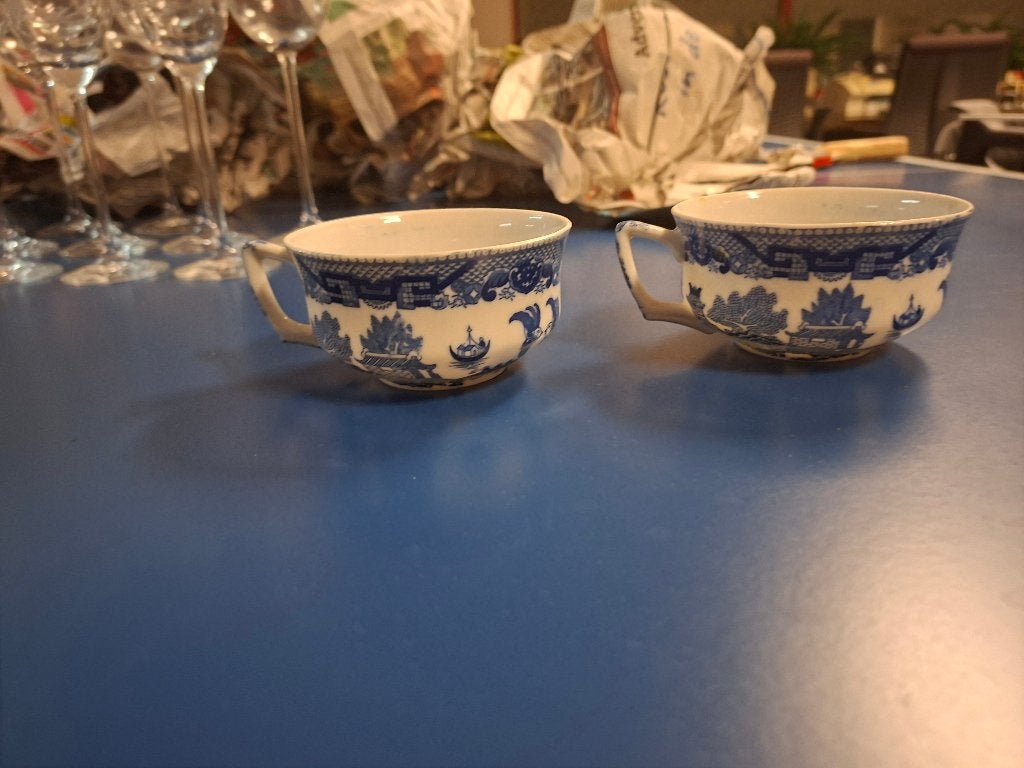 Kopjes Royal Kentucky, Ophalen, Zo goed als nieuw, Porselein, Kop en/of schotel