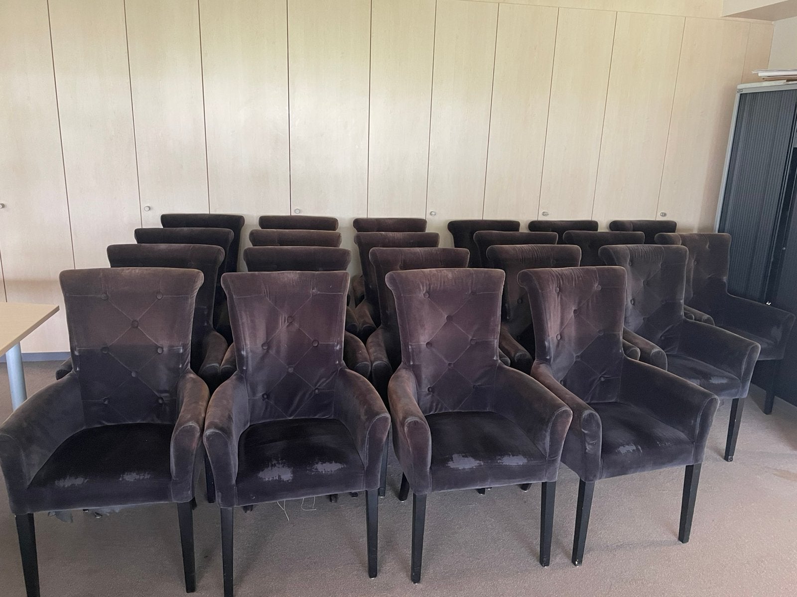 21 bruime stoelen van stof, Huis en Inrichting, Ophalen, Gebruikt, Bruin, Stof