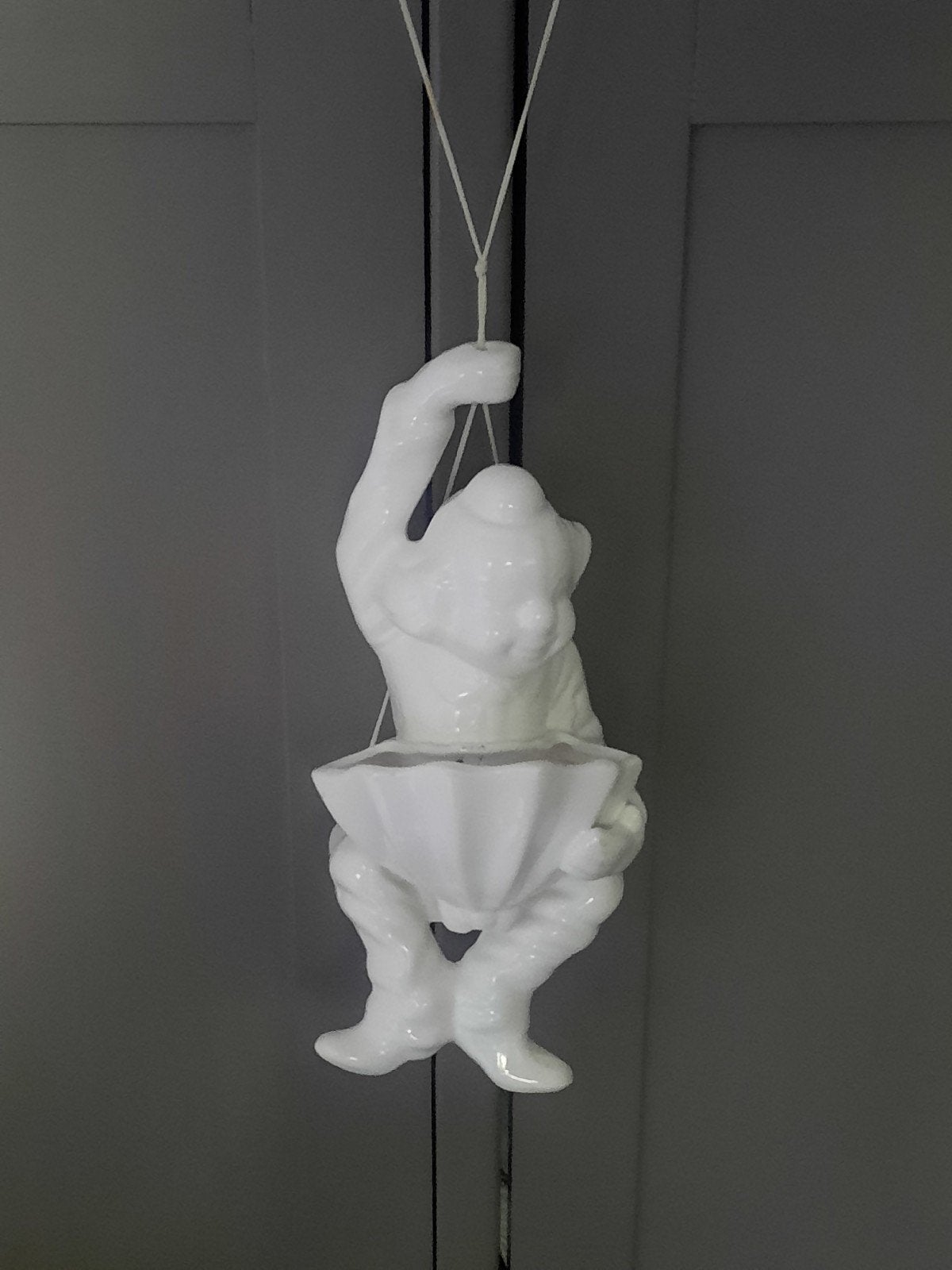 'Clown op schommel' plantenhanger , wit keramiek, Overige materialen, Gebruikt, Ophalen of Verzenden, Overige vormen