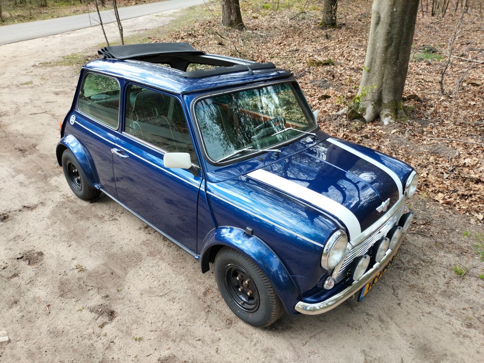 Een echte! Mini Cooper 1.3 mpi, breed, laag en pure lol, Auto's, Voorwielaandrijving, Zwart, 4 cilinders, Handgeschakeld