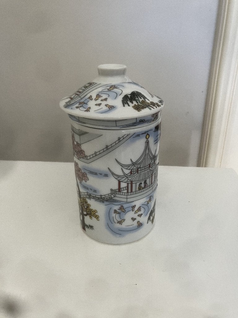 Een Chinese theemok met scheef en deksel, Ophalen of Verzenden, Zo goed als nieuw, Overige stijlen, Kop(pen) en/of Schotel(s)