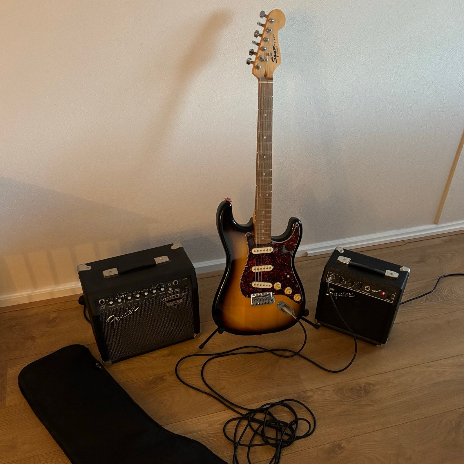 Squier by Fender Stratocaster Sunburst -Compleet versterkers, Muziek en Instrumenten, Ophalen, Fender, Gebruikt, Met versterker