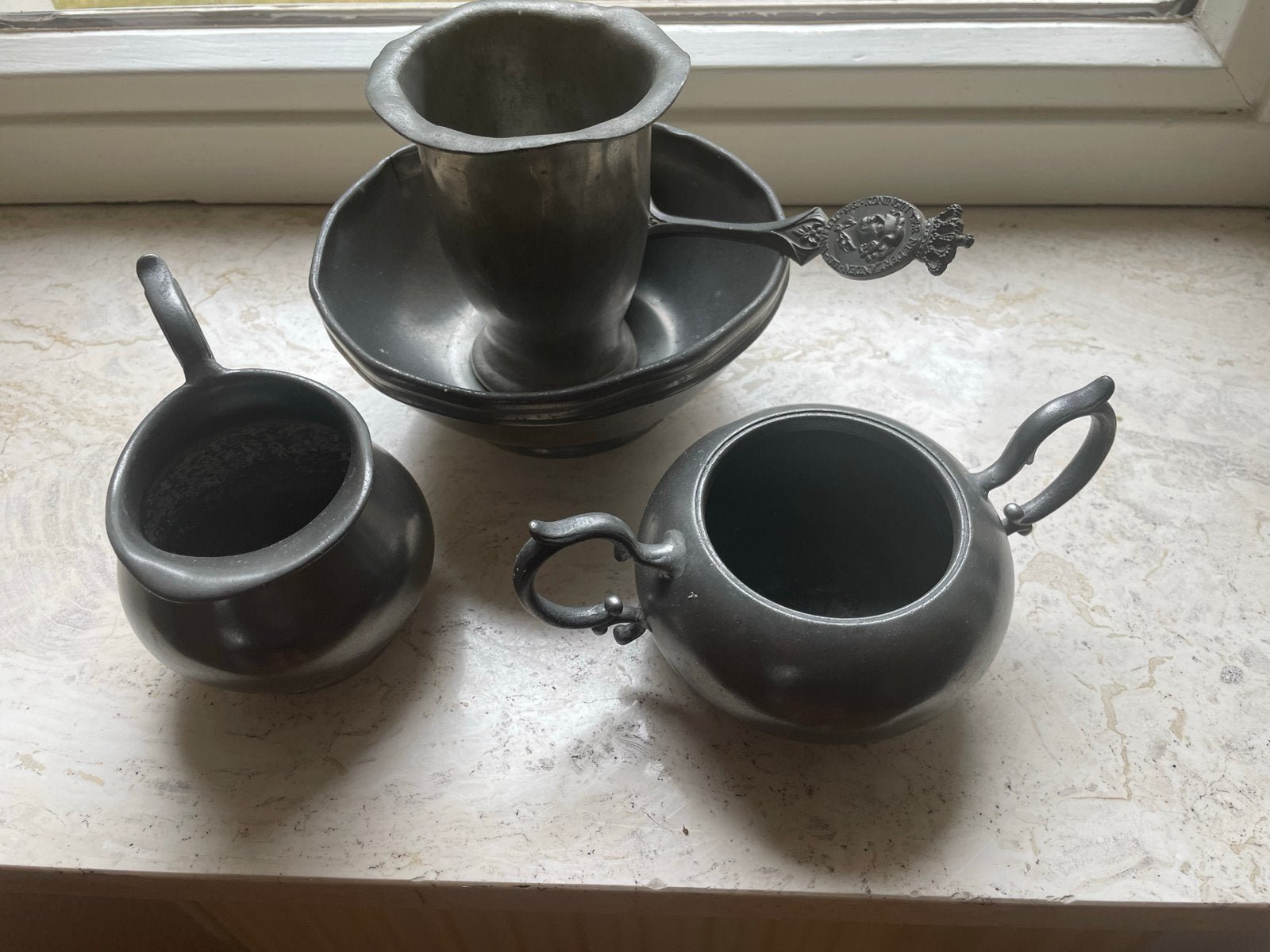 Antieke tinnen set: kan, kom en beker, Ophalen