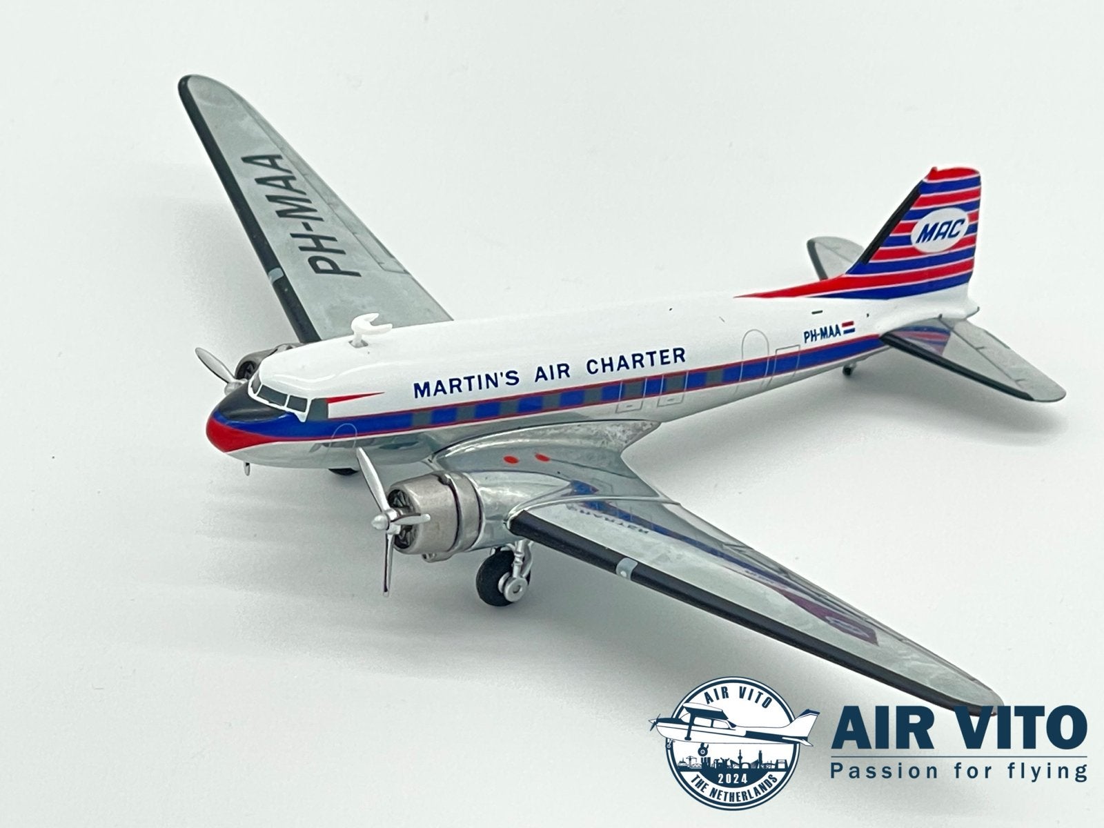 Martin's Air Charter Douglas DC-3 - Splinternieuw 1:200, Overige merken, 1:200 of kleiner, ., Nieuw