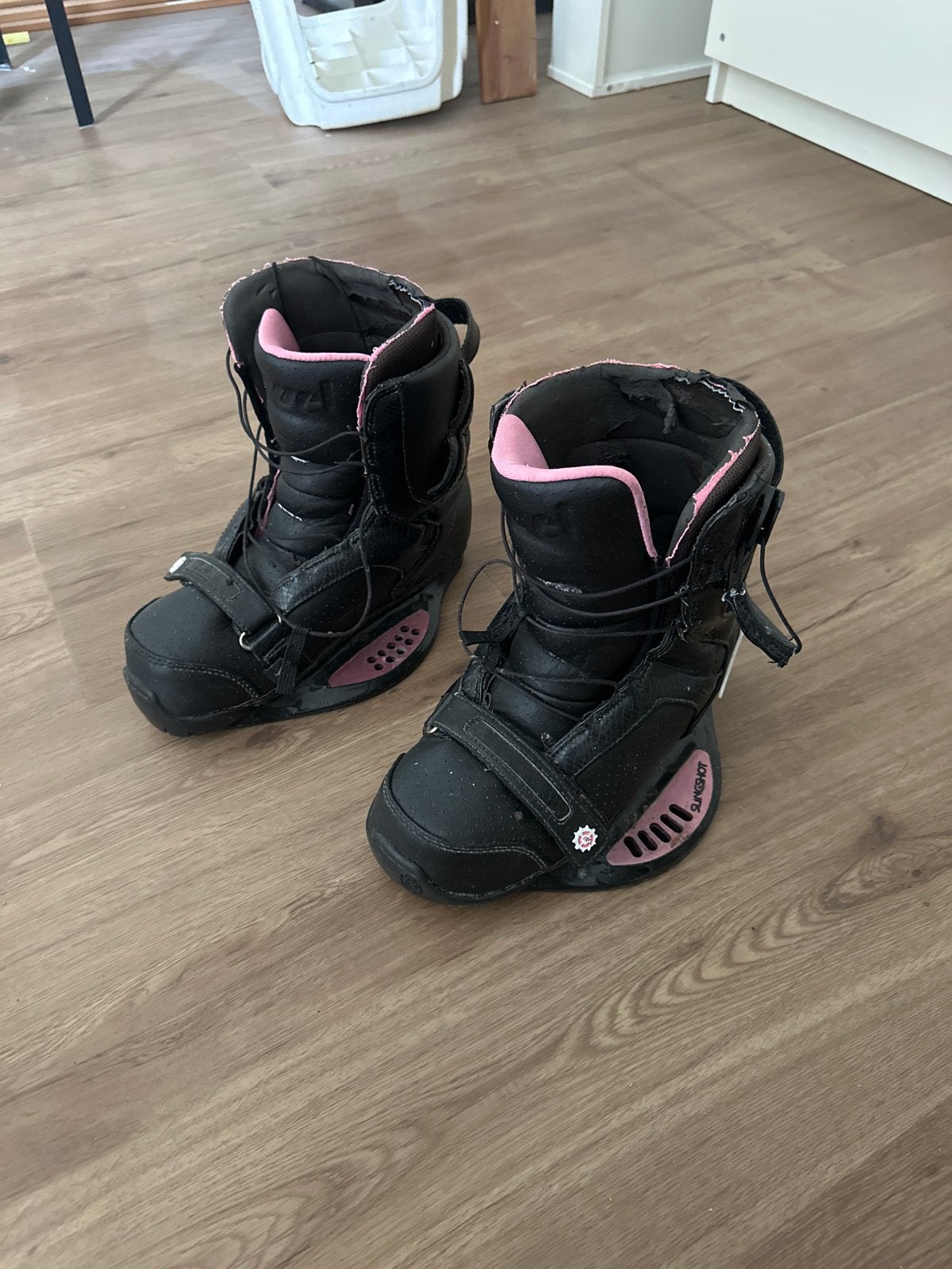 Gebruikte Slingshot Pearl Wakeboard bindingen, Watersport en Boten, Wakeboarden, Ophalen, Gebruikt, Schoenen