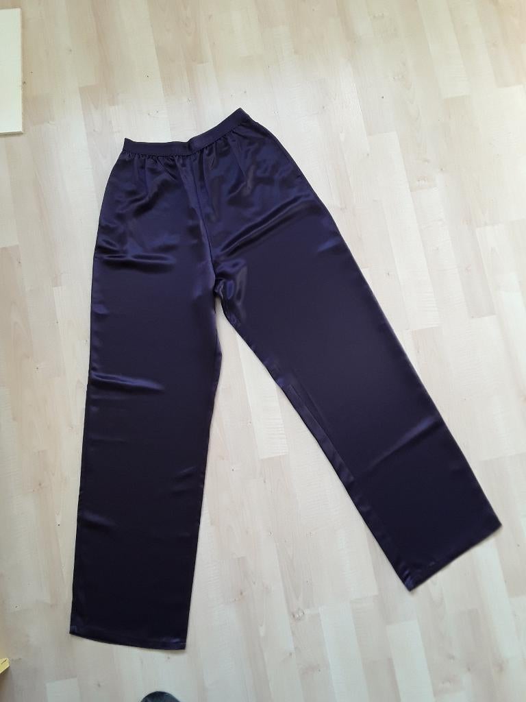 Paars satijnen broek mt S, valt ruim van Ahlvar Gallery, Maat 38/40 (M), Verzenden, Paars, Nieuw