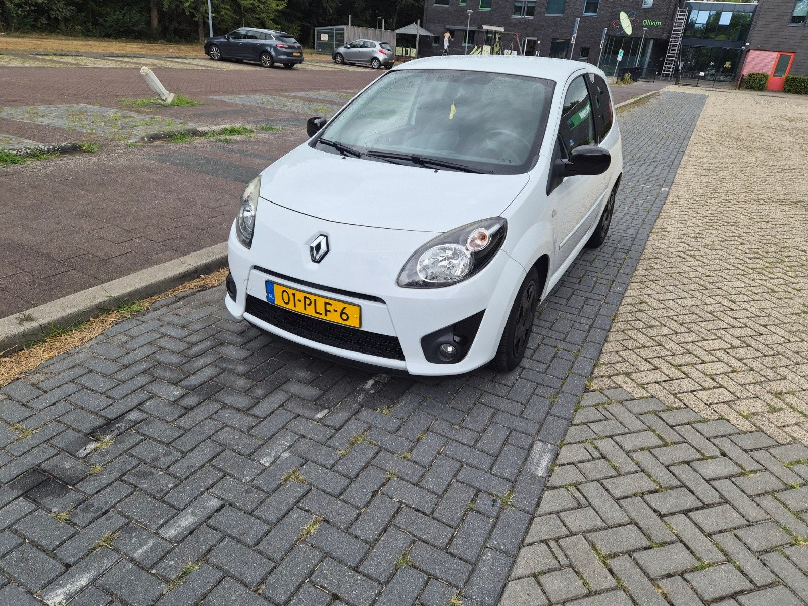 Renault Twingo 1.2 16V 2011 Wit,Airco,MOET WEG., Auto's, 74 pk, 4 cilinders, 4 stoelen, Wit