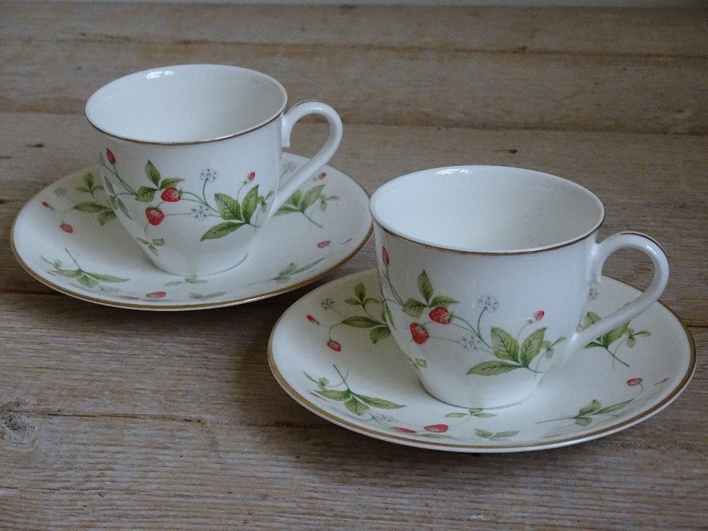 Servies Royal Canterburry STRAWBERRY FIELD, z.g.a.n., Antiek en Kunst, Antiek | Servies los, Ophalen of Verzenden
