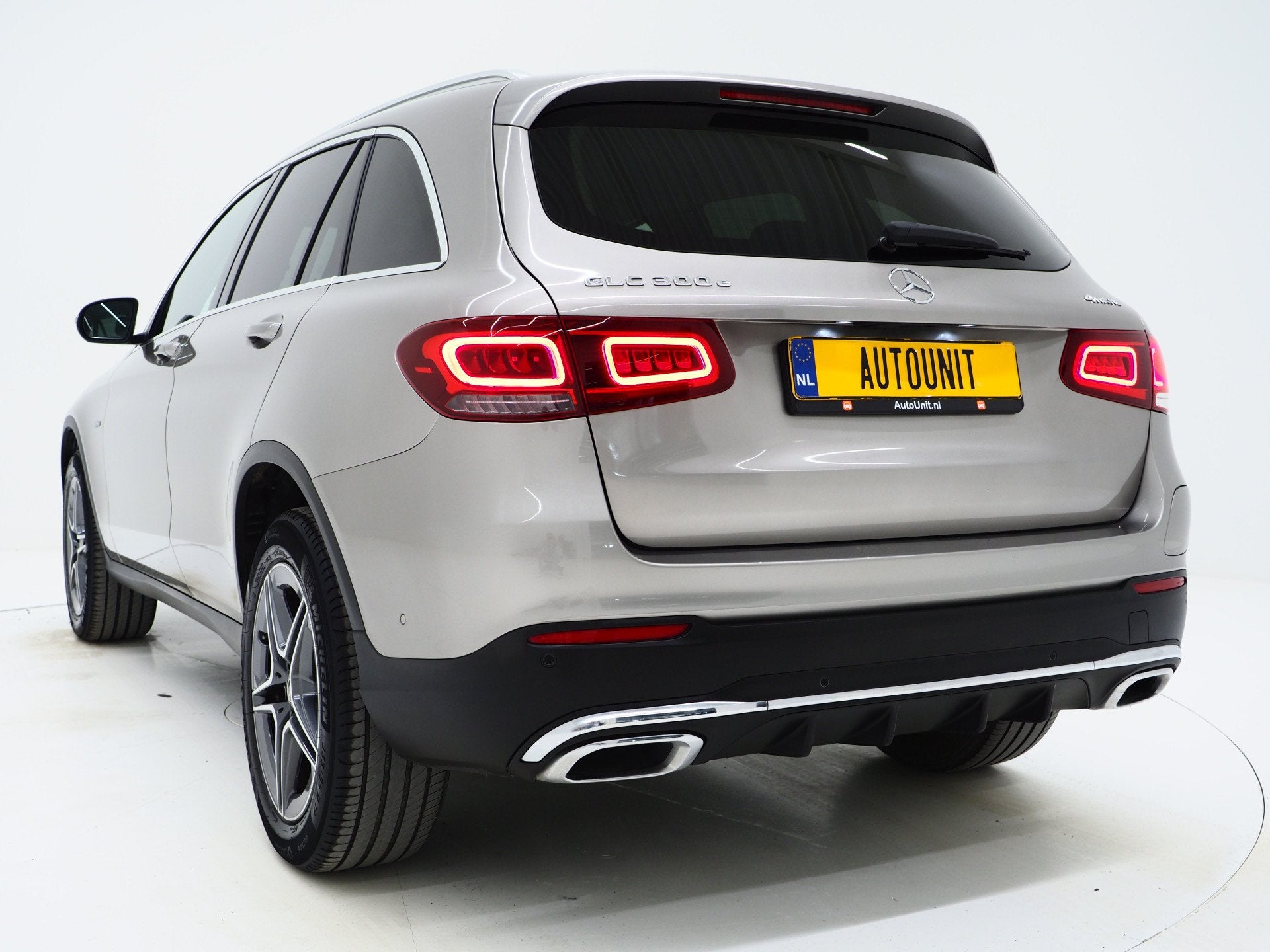 Mercedes-Benz GLC 300e 4MATIC AMG | Sfeerlicht | Camera | Sp, Automaat, Gebruikt, Zwart, 4 cilinders