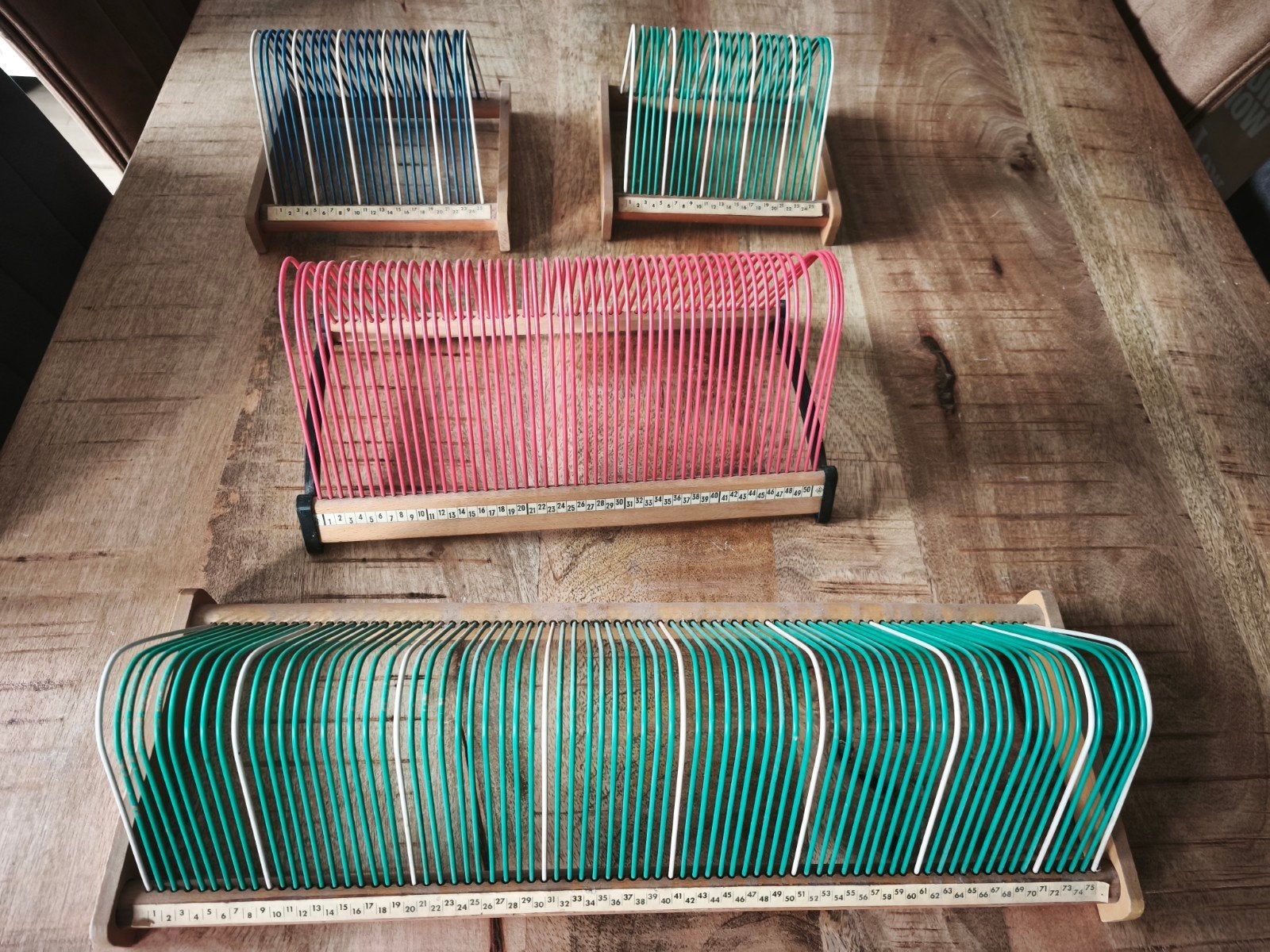 Vintage single platenrekken voor vinylsingles jaren 50/60/70, Ophalen of Verzenden, Gebruikt, Hout, 25 tot 75 discs