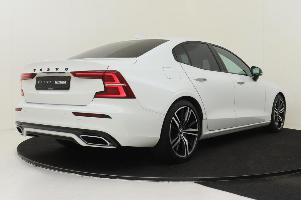 Volvo S60 B3 (M-HYBRID) R-DESIGN -HARMAN/KARDON|CAMERA|TREKH, Auto's, Volvo, 15 km/l, Euro 6, 4 cilinders, Origineel Nederlands