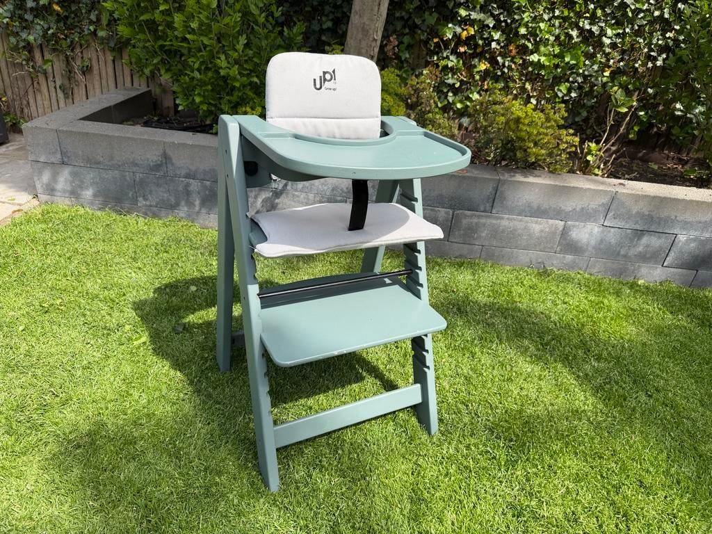 Kidsmill Up! kinderstoel met eetblad en kussens, Kinderen en Baby's, Kinderstoelen, Ophalen, Zo goed als nieuw, Meegroeistoel