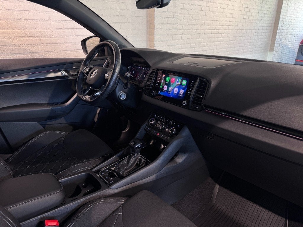 Skoda KAROQ 1.5 TSI Sportline Business Trekhaak Stoel- en st, Auto's, Automaat, USB, 4 cilinders, Karoq