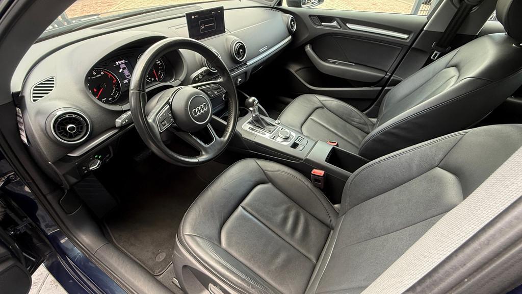 Audi A3 Limousine 30 TFSI Airco|Camera|NL auto, Auto's, Gebruikt, Euro 6, Blauw, 116 pk