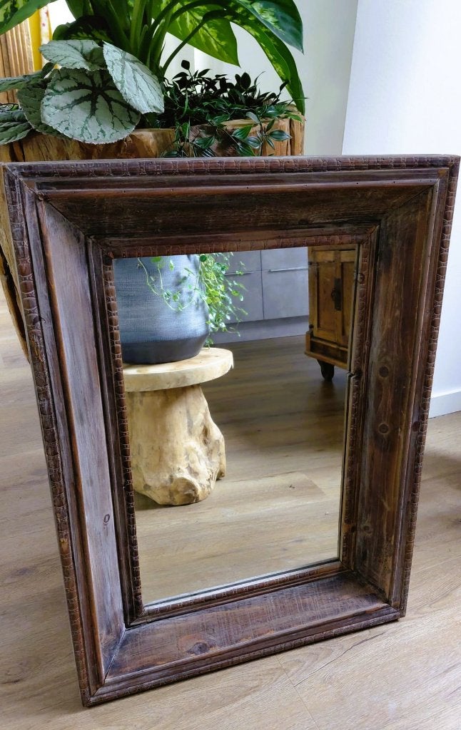 Robuust bewerkte houten spiegel 78x58 cm, Huis en Inrichting, Woonaccessoires | Spiegels, Ophalen, Zo goed als nieuw, Minder dan 100 cm