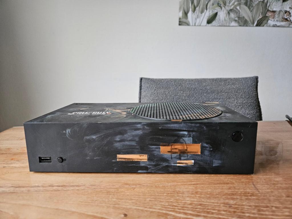 Xbox One S Call of Duty Black Ops 6 Editie, 1TB, met monitor, Spelcomputers en Games, Spelcomputers | Xbox One, Xbox One S, Ophalen of Verzenden
