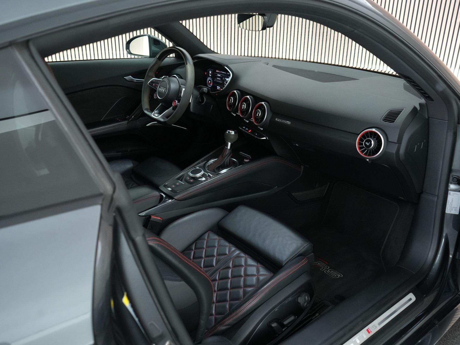 Audi TT RS 2.5 400pk RS TFSI quattro |RS seats|Bang&Olufsen|, Auto's, Audi, Automaat, Gebruikt, 4 stoelen, 1415 kg
