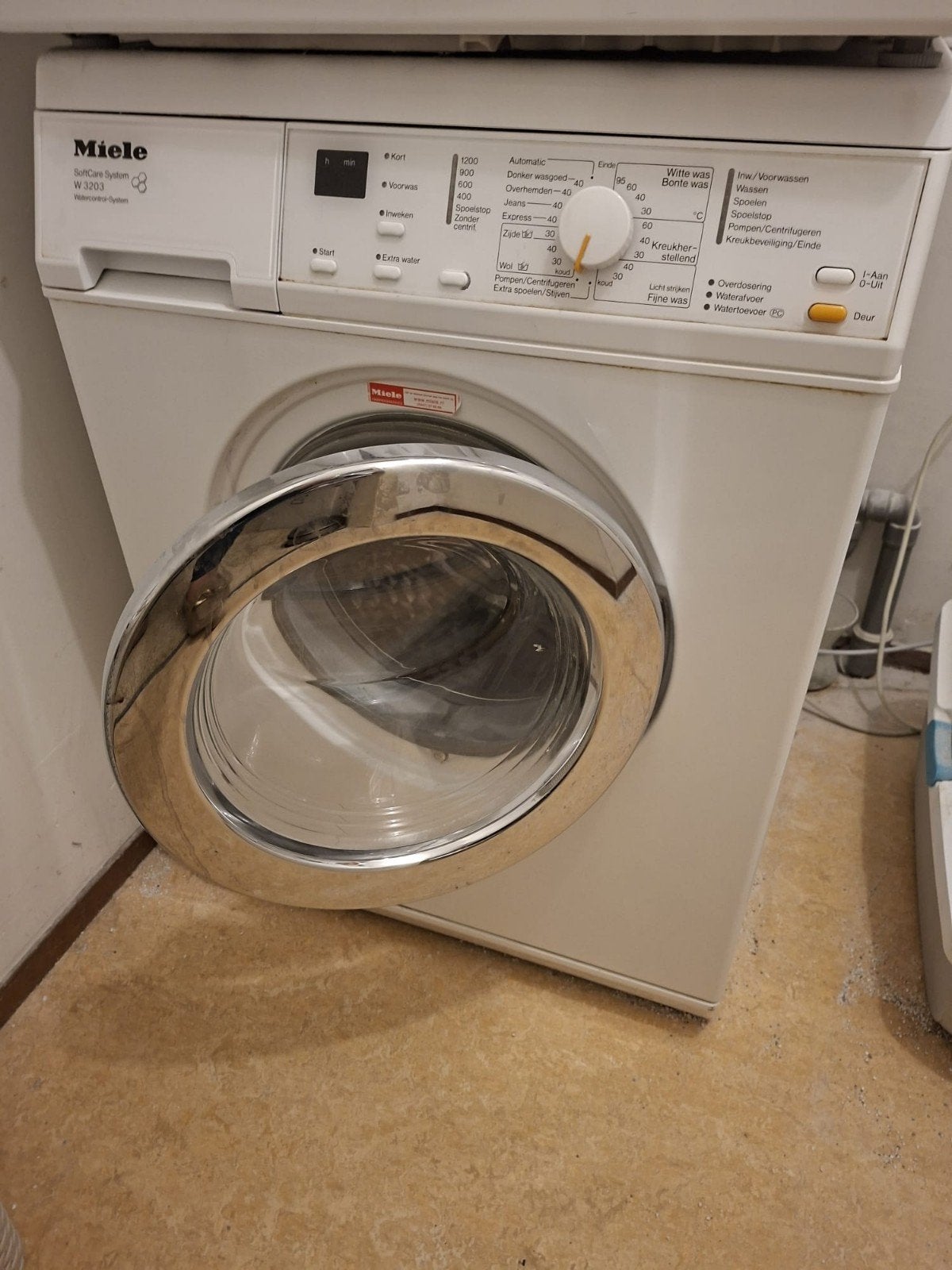 Te koop wasmachine Miele Soft Care System, Ophalen, 1200 tot 1600 toeren, Zo goed als nieuw, Voorlader