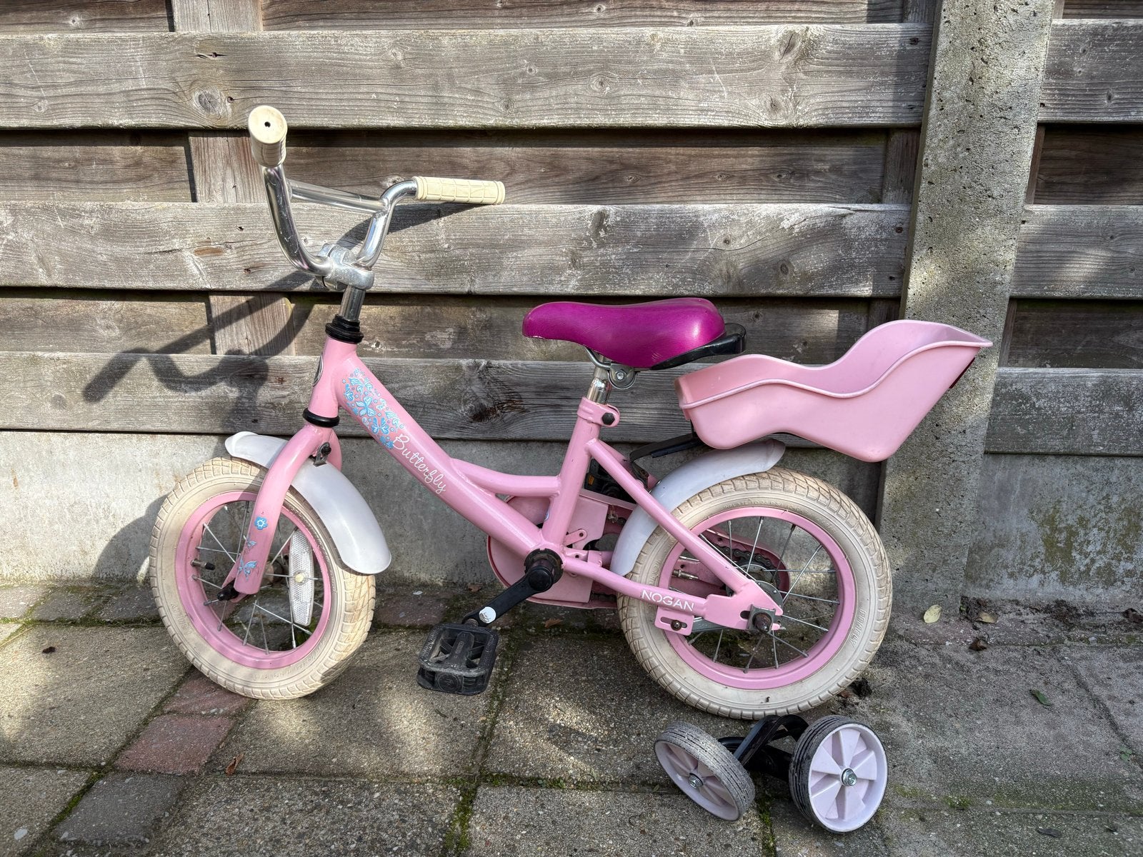 Nogan Butterfly Meidenfiets 12 inch - Roze Kinderfiets, Ophalen, Terugtraprem, Zijwieltjes, Gebruikt