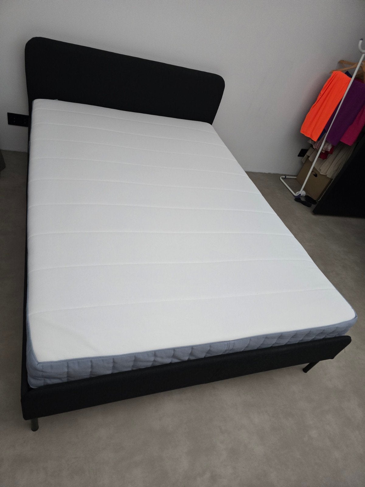 IKEA NEIDEN bedframe met LURÖY lattenbodem en matras, Ophalen, Zwart, 140 cm, 200 cm