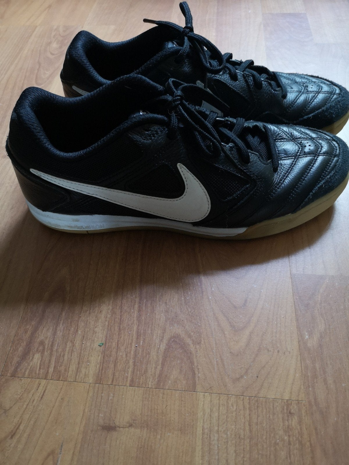 Nike maat 41 zwart zaalschoen, Ophalen of Verzenden, Gebruikt, Schoenen