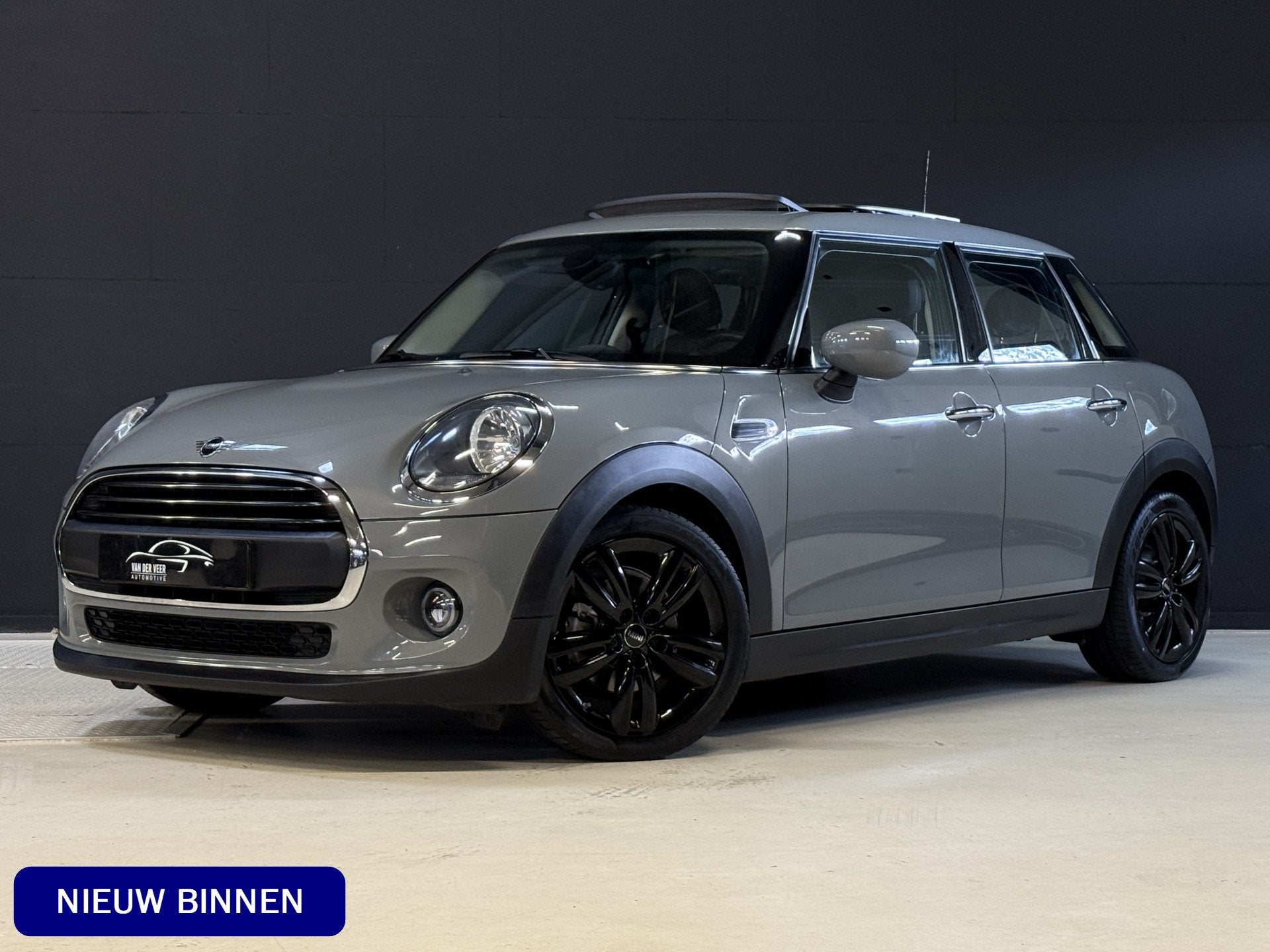 MINI 5-deurs 1.5 One Salt | Panoramadak | Apple Carplay | Cr, Gebruikt, Bedrijf, 3 cilinders, Zilver of Grijs